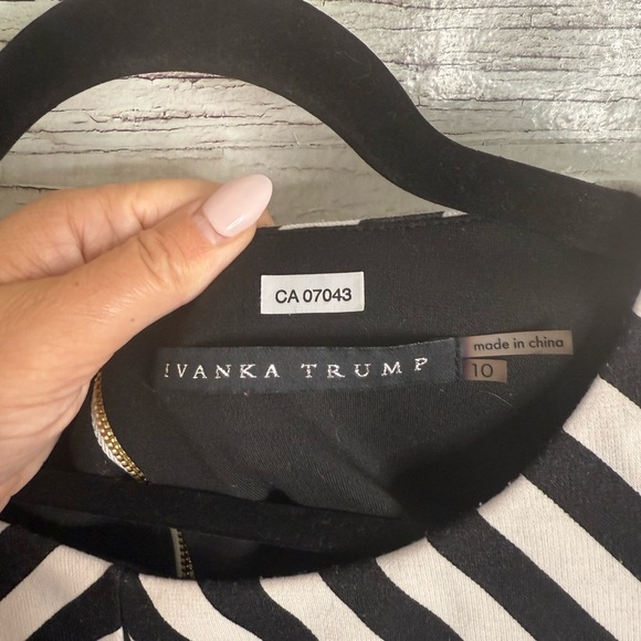Ivanka Trump Dress dress. Size 10 sheath - Picture 4 of 7